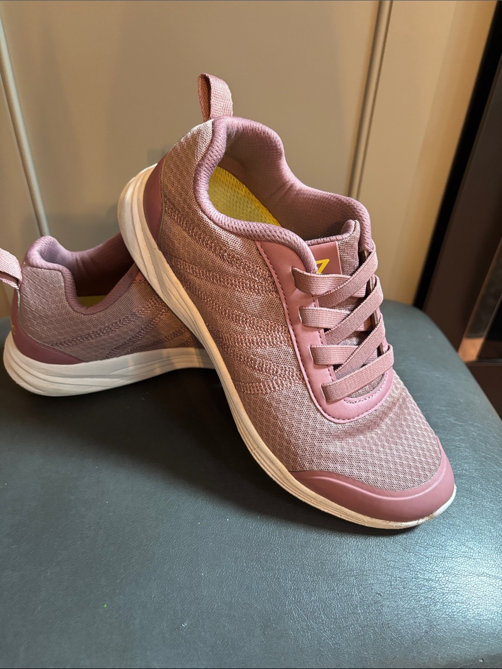 Vionic Shay Womens Mauve Pink Mesh Walking Sneakers 7 Slip On